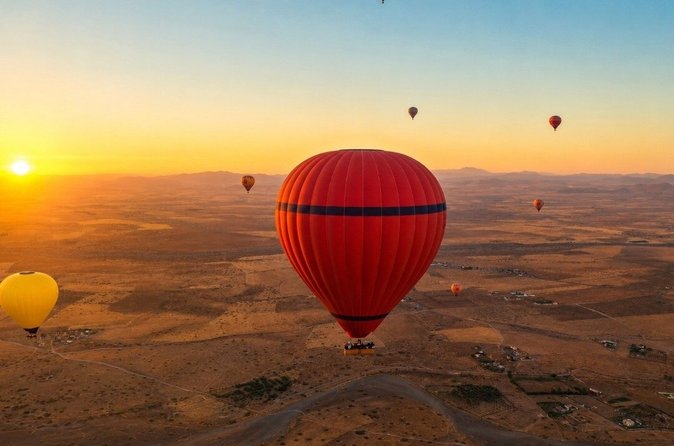 Lever de soleil en montgolfière